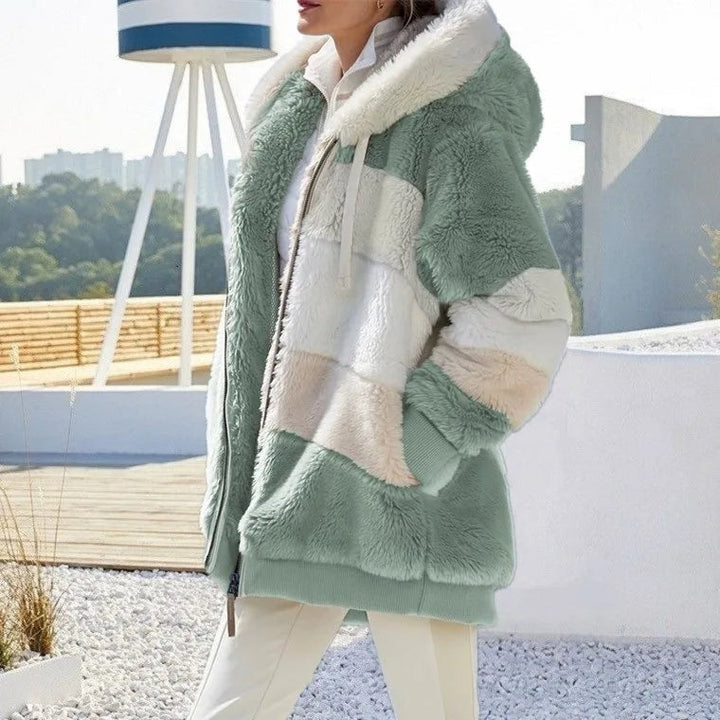 Aléana™ – La veste d’hiver élégante et chaude avec capuche et fermeture éclair