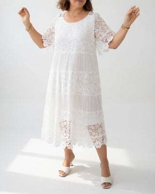 Clarisse™ — Robe midi élégante à dentelle délicate